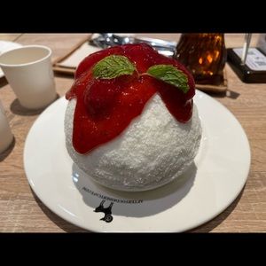 Meet your Posher, Charinee